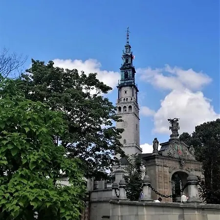 Bialy Kruk Apartamenty Vis-A-Vis Jasnej Gory Czestochowa Exterior photo