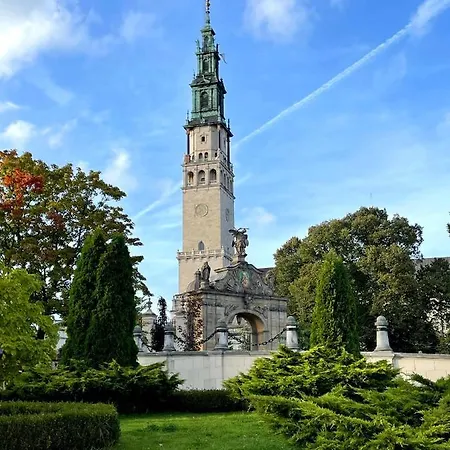 Bialy Kruk Apartamenty Vis-A-Vis Jasnej Gory Czestochowa Exterior photo